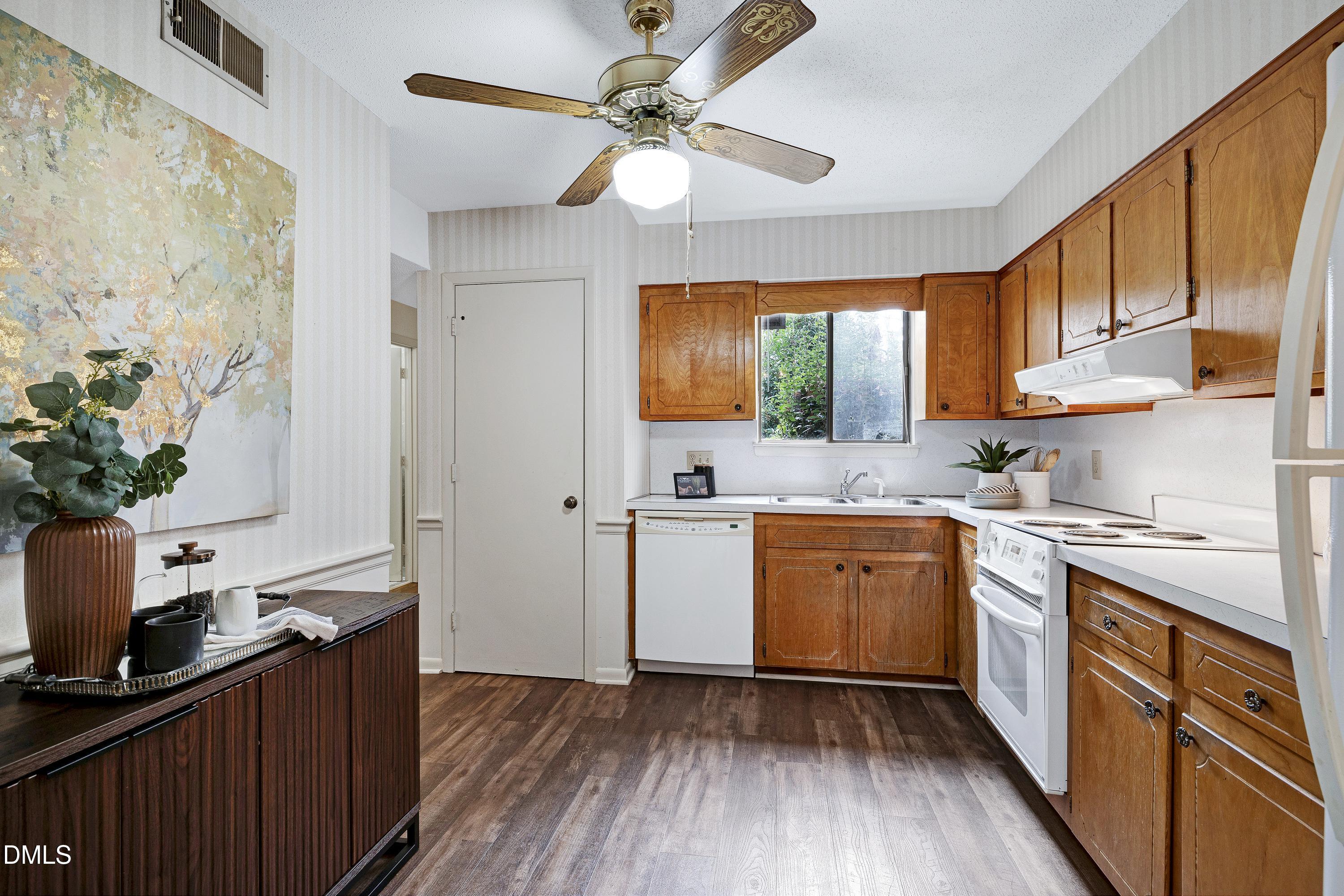 3905 Wendy Lane Raleigh, NC 27606 - Photo 14 of 42 Kitchen