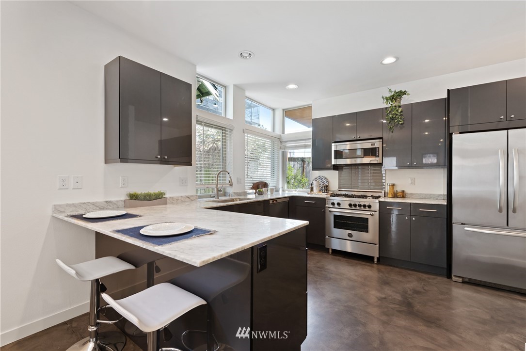 809 Northeast 66th Street Seattle, WA 98115 - Photo 6 of 24 Gallery Image 6