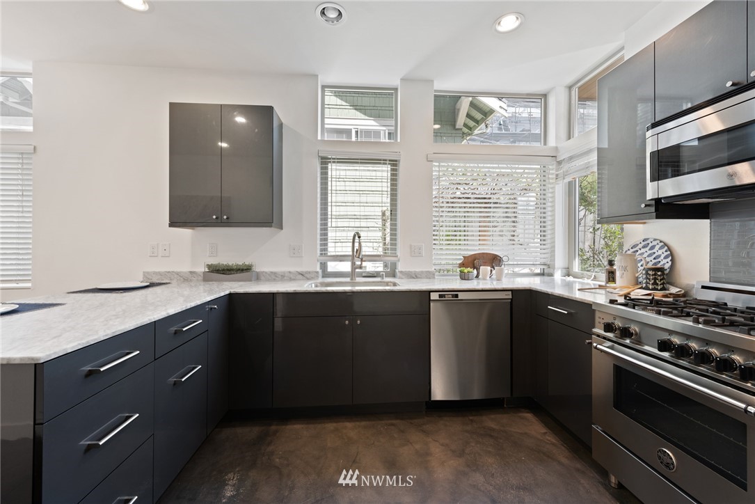 809 Northeast 66th Street Seattle, WA 98115 - Photo 7 of 24 Gallery Image 7