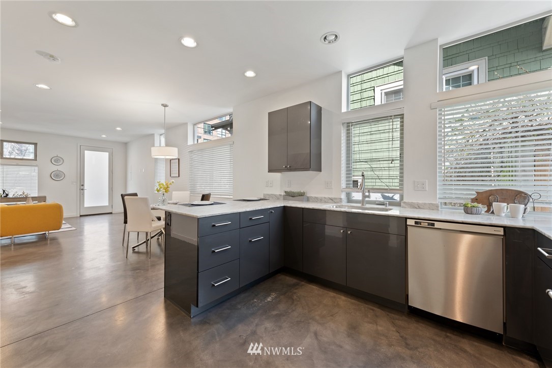 809 Northeast 66th Street Seattle, WA 98115 - Photo 9 of 24 Gallery Image 9