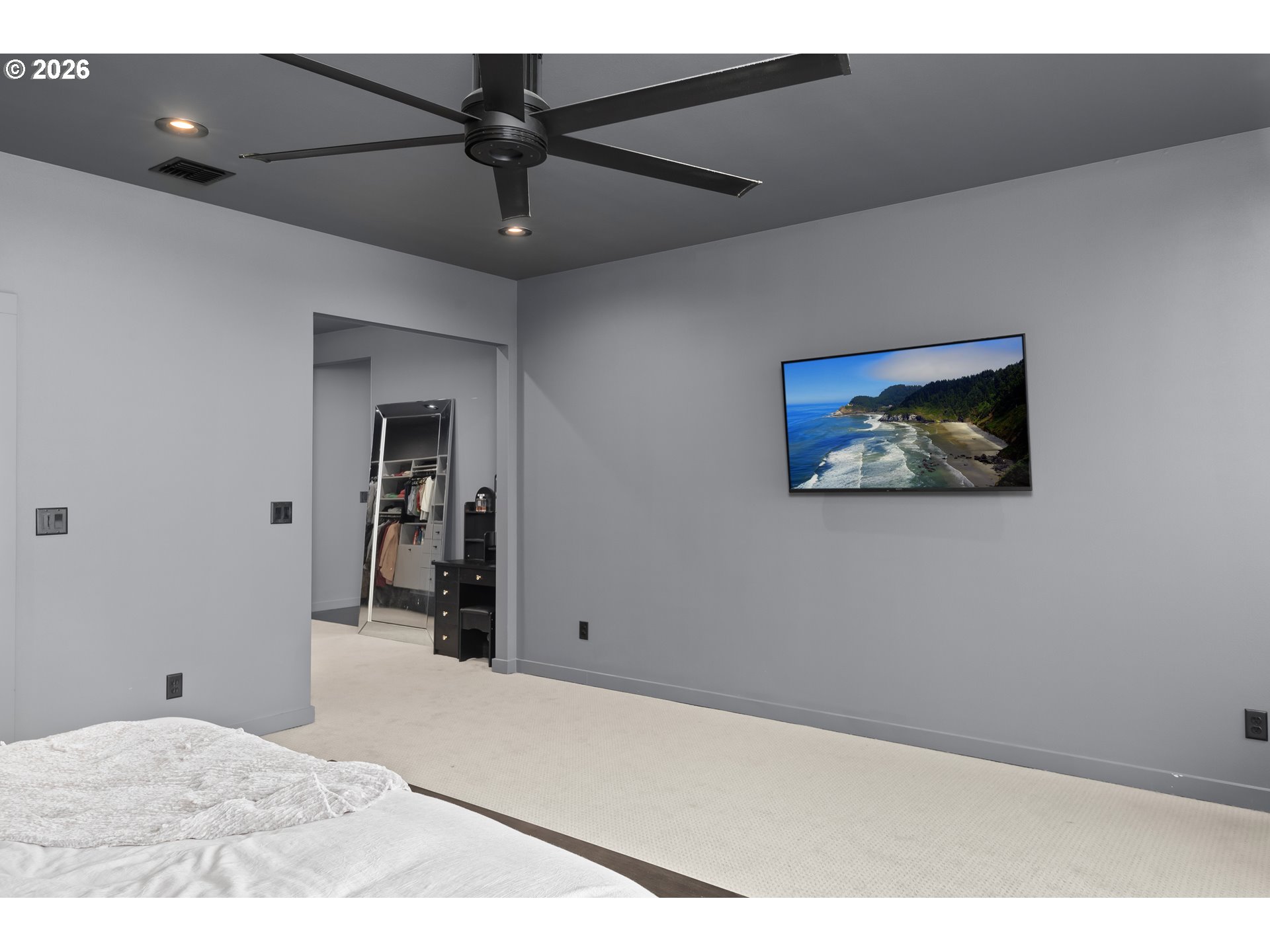 85168 Strayer Place Eugene, OR 97405 - Photo 28 of 33 a view of a hallway