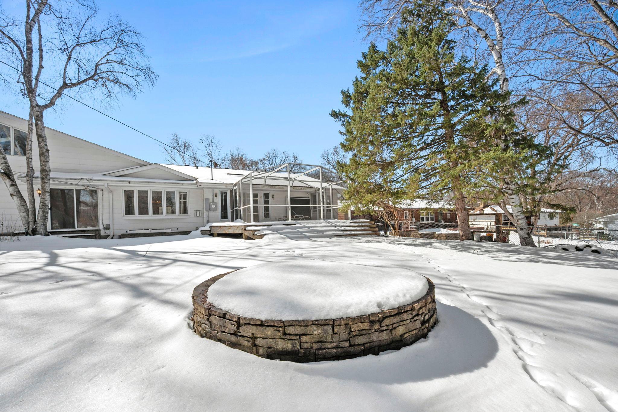 10000 Maple Circle Bloomington, MN 55431 - Photo 5 of 31