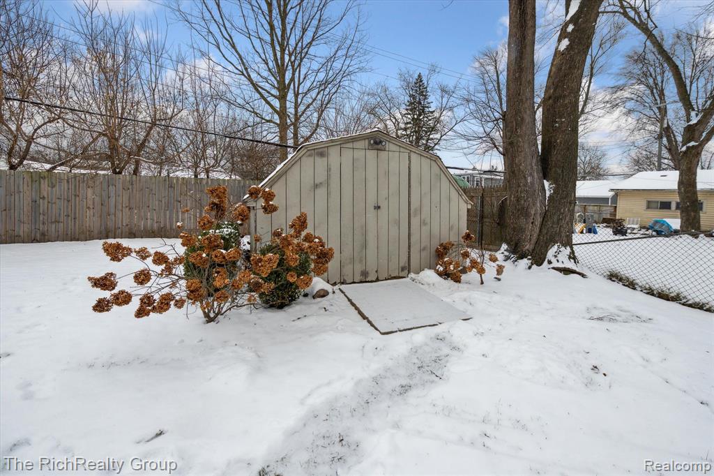 22496 Springbrook Avenue Farmington Hills, MI 48336 - Photo 28 of 33