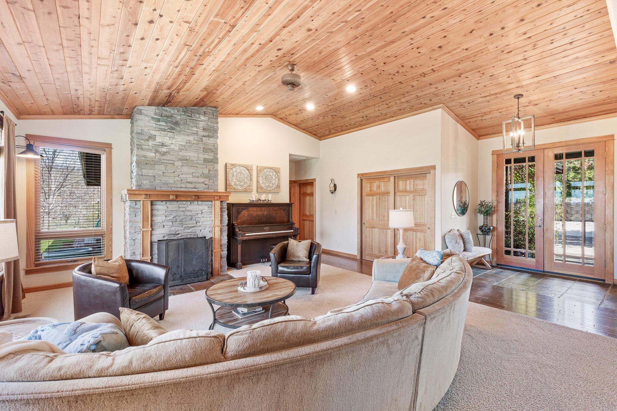 170 Emigrant Lake Road Ashland, OR 97520 - Photo 11 of 86 14-web-or-mls-IMGL4391