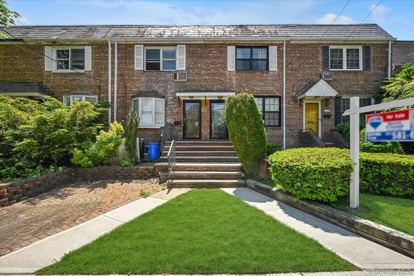 $998,000 | 158-22 Powells Cove Boulevard | Beechhurst