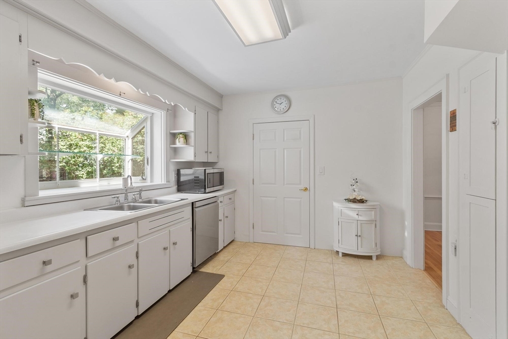 45 Grandview Road Arlington, MA 02476 - Photo 11 of 42