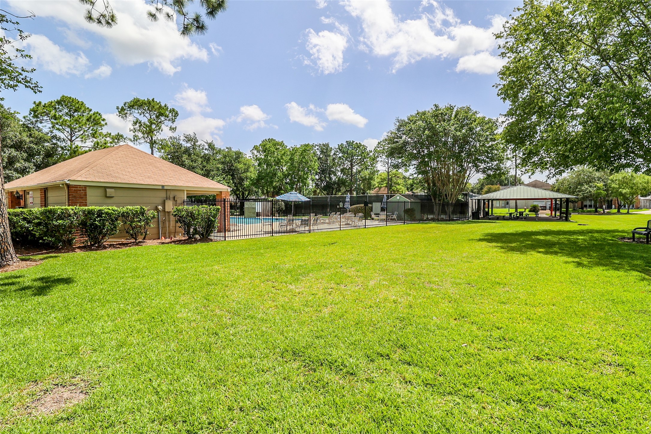 4110 Summit Valley Drive Houston, TX 77082 - Photo 31 of 33