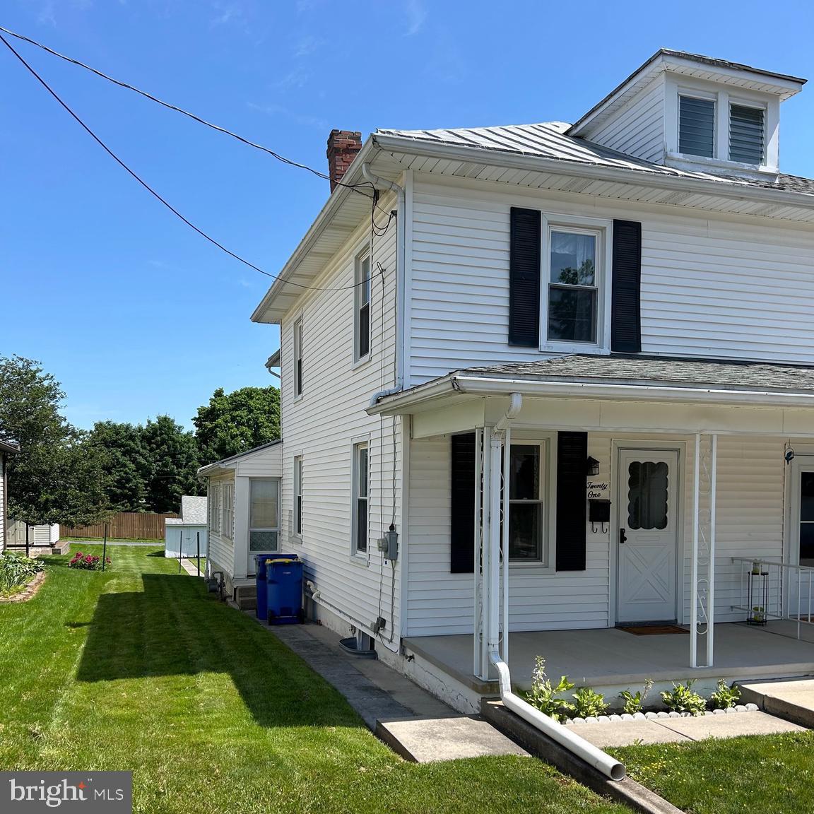 21 Harding Street Manchester, PA 17345 - Photo 2 of 34 Gallery Image 2