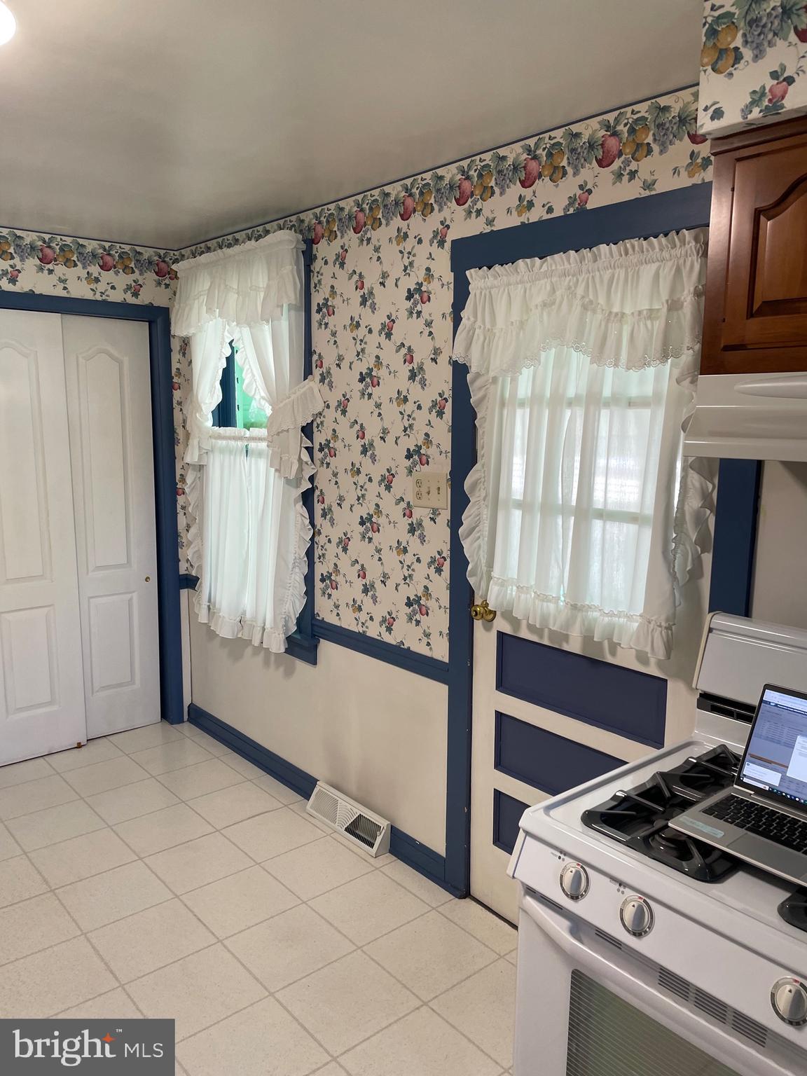 21 Harding Street Manchester, PA 17345 - Photo 7 of 34 Gallery Image 7