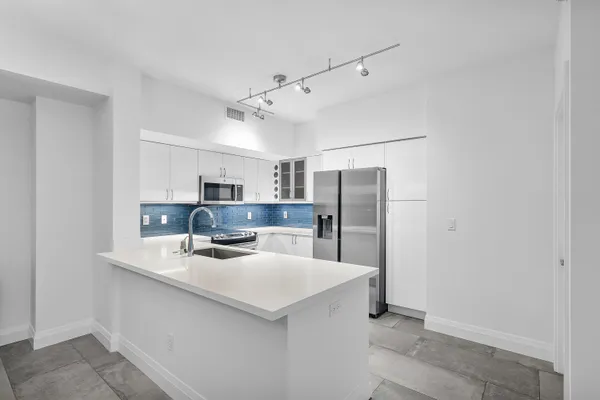 $3,500 | 233 South Federal Highway, Unit 323, Boca Raton, FL 33432