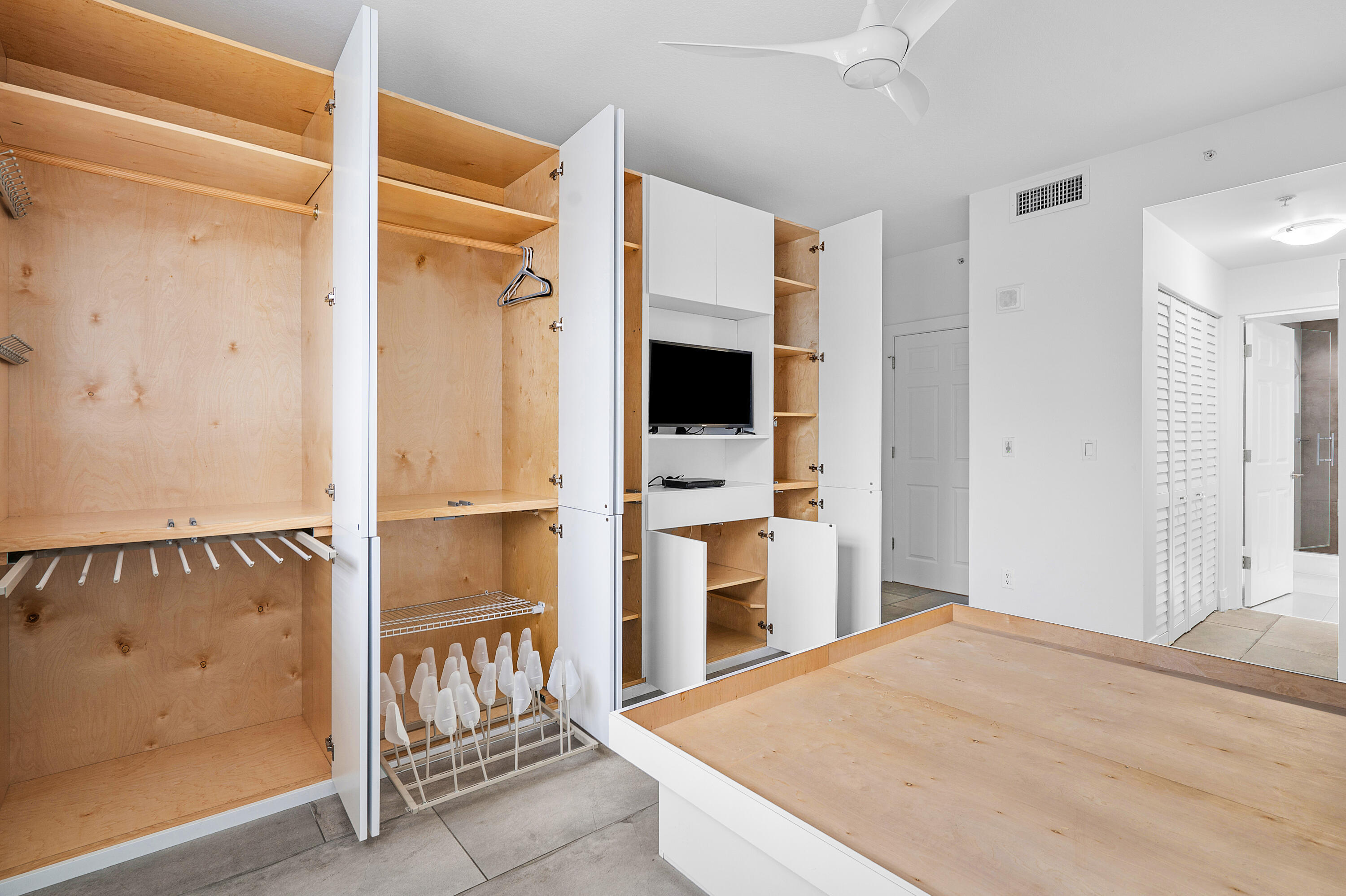 233 South Federal Highway, Unit 323 Boca Raton, FL 33432 - Photo 11 of 27 Primary Bedroom