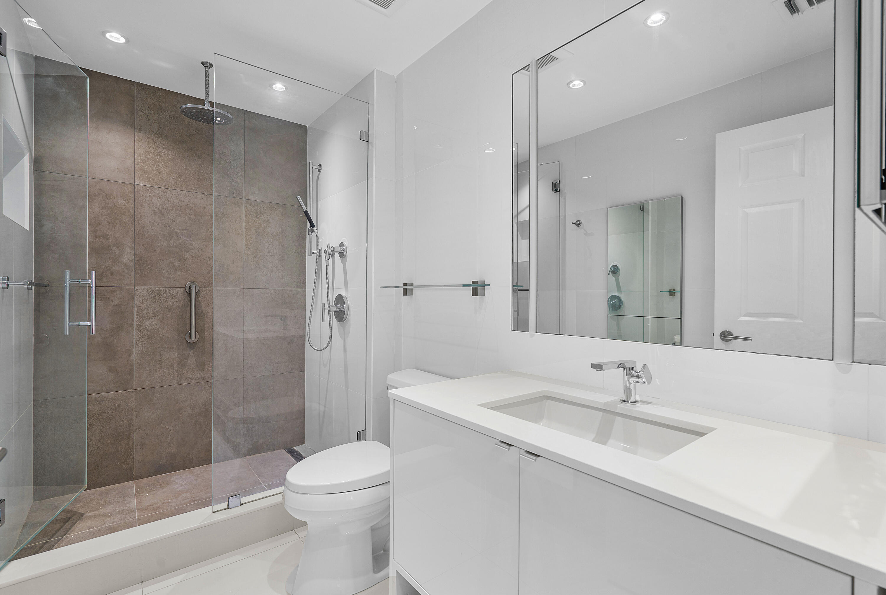 233 South Federal Highway, Unit 323 Boca Raton, FL 33432 - Photo 12 of 27 Primary Bathroom