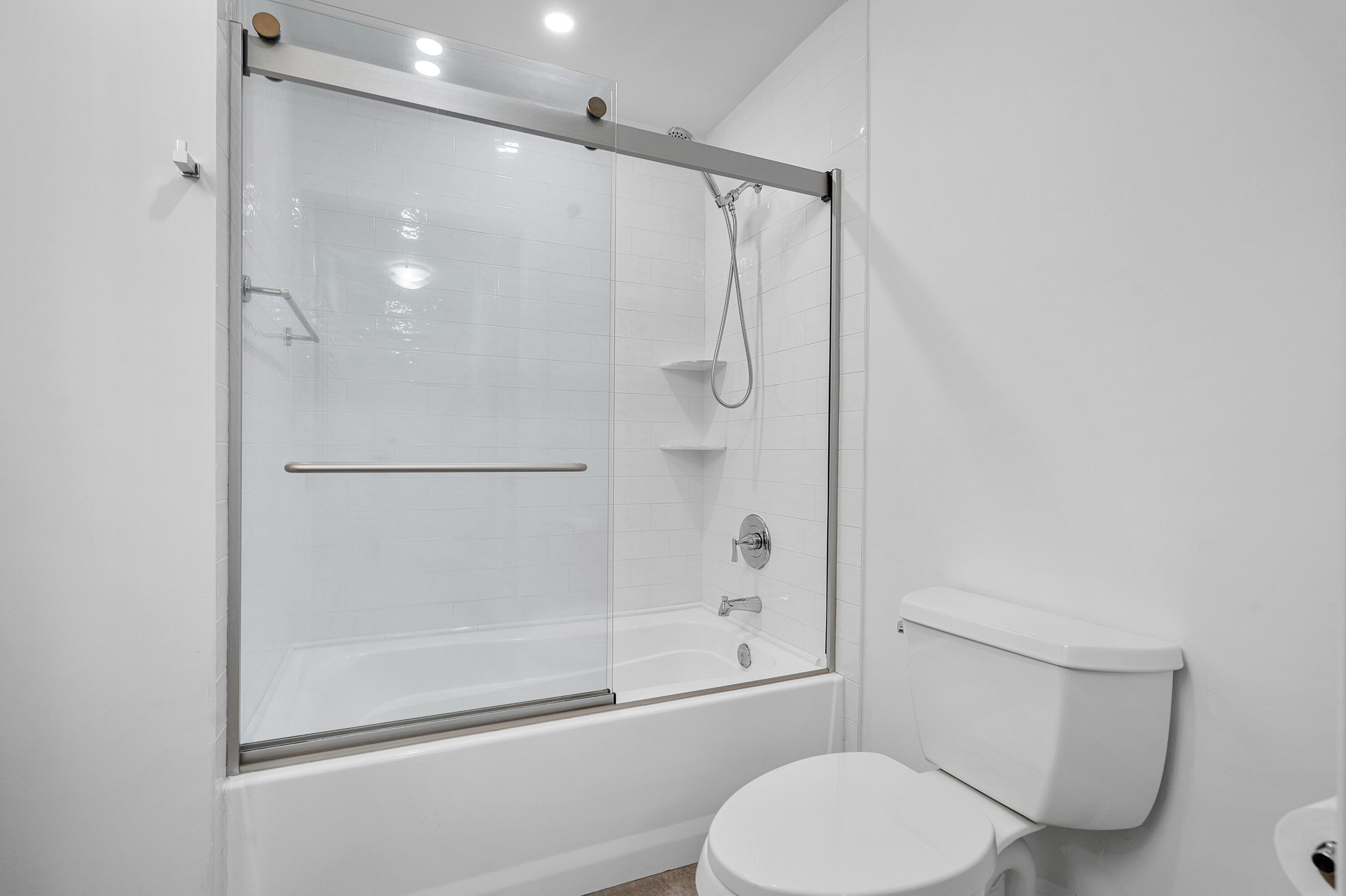 233 South Federal Highway, Unit 323 Boca Raton, FL 33432 - Photo 17 of 27 Bathroom