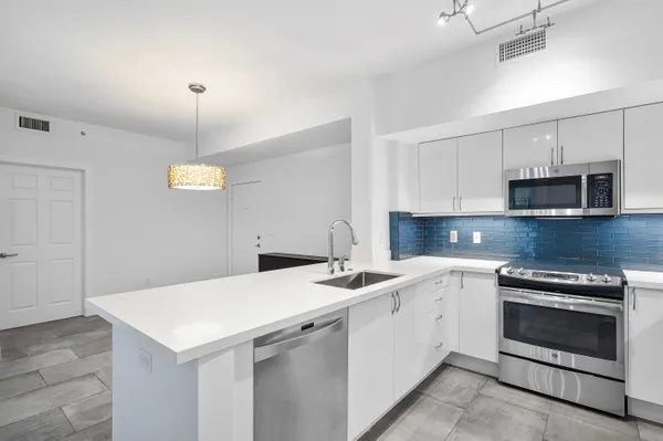 $3,500 | 233 South Federal Highway, Unit 323, Boca Raton, FL 33432