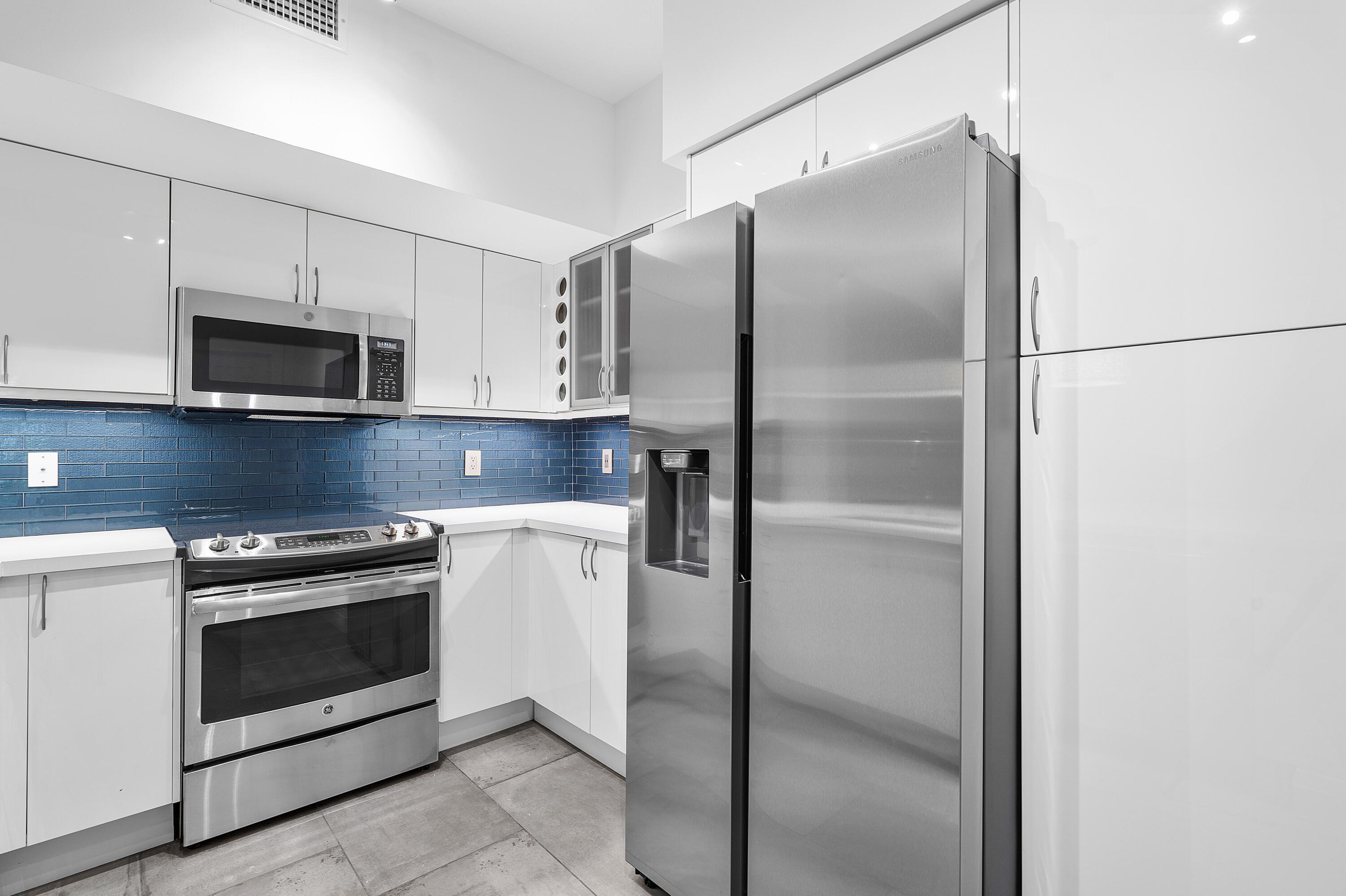 233 South Federal Highway, Unit 323 Boca Raton, FL 33432 - Photo 4 of 27 Kitchen