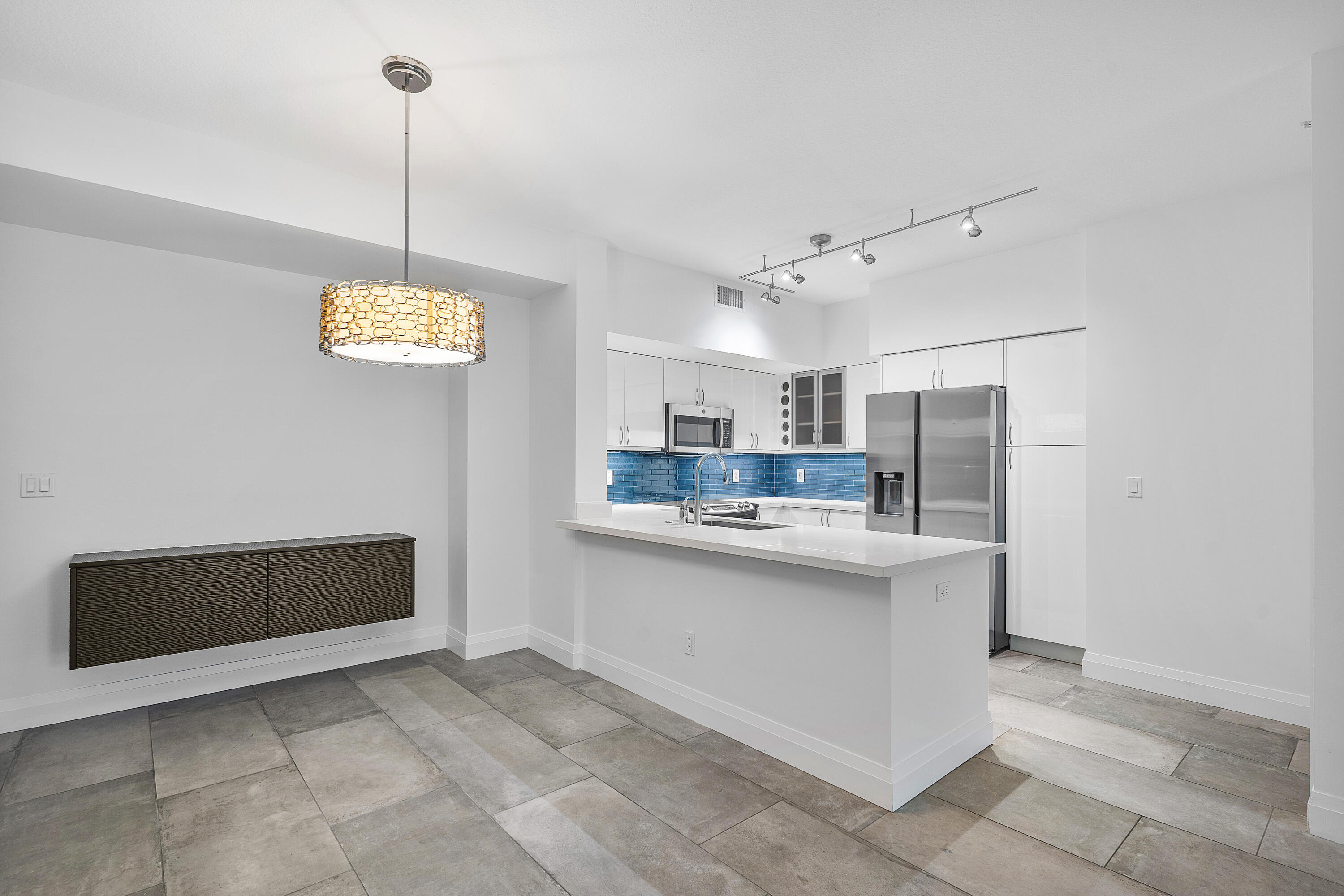 233 South Federal Highway, Unit 323 Boca Raton, FL 33432 - Photo 5 of 27 Kitchen