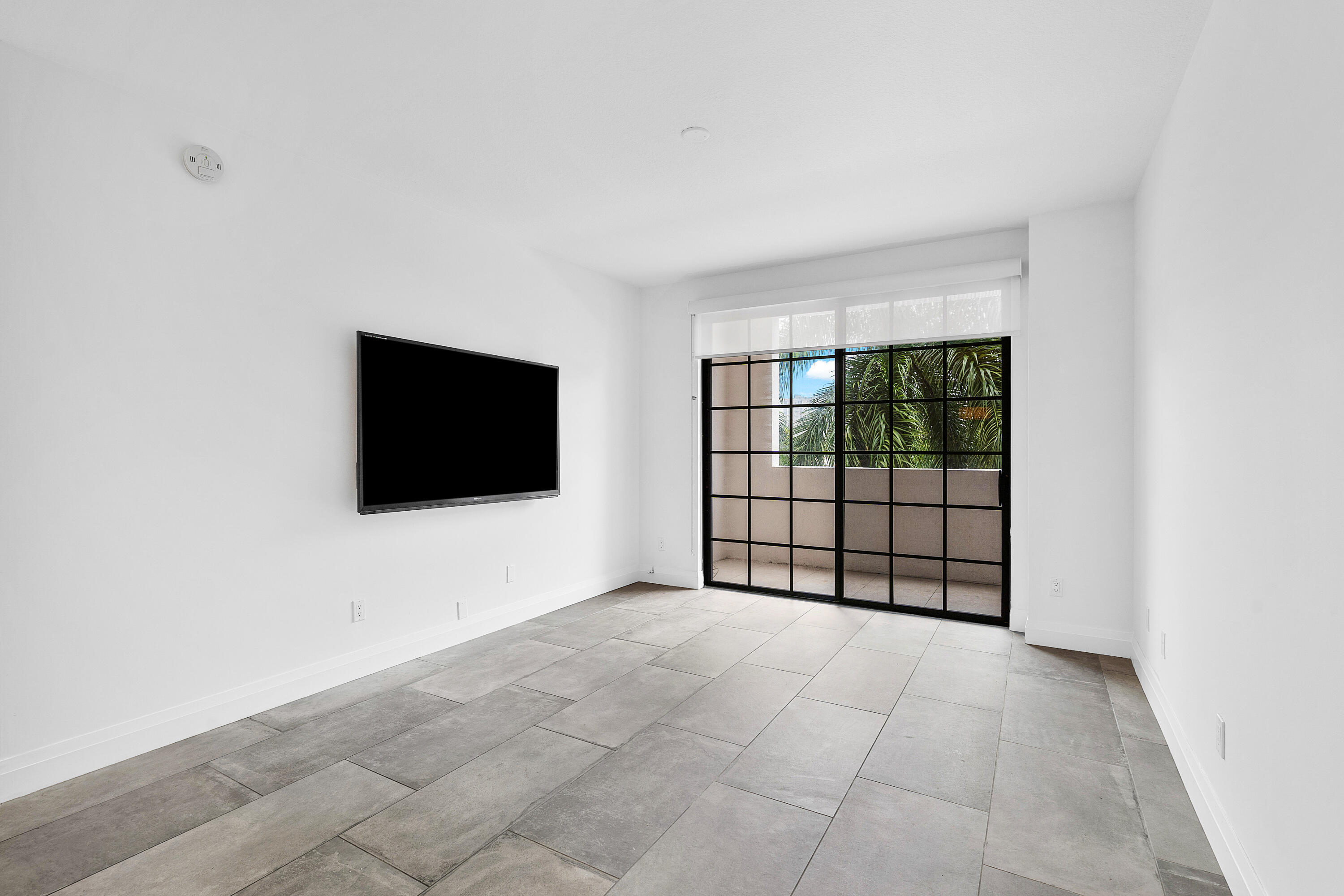 233 South Federal Highway, Unit 323 Boca Raton, FL 33432 - Photo 8 of 27 Living Room