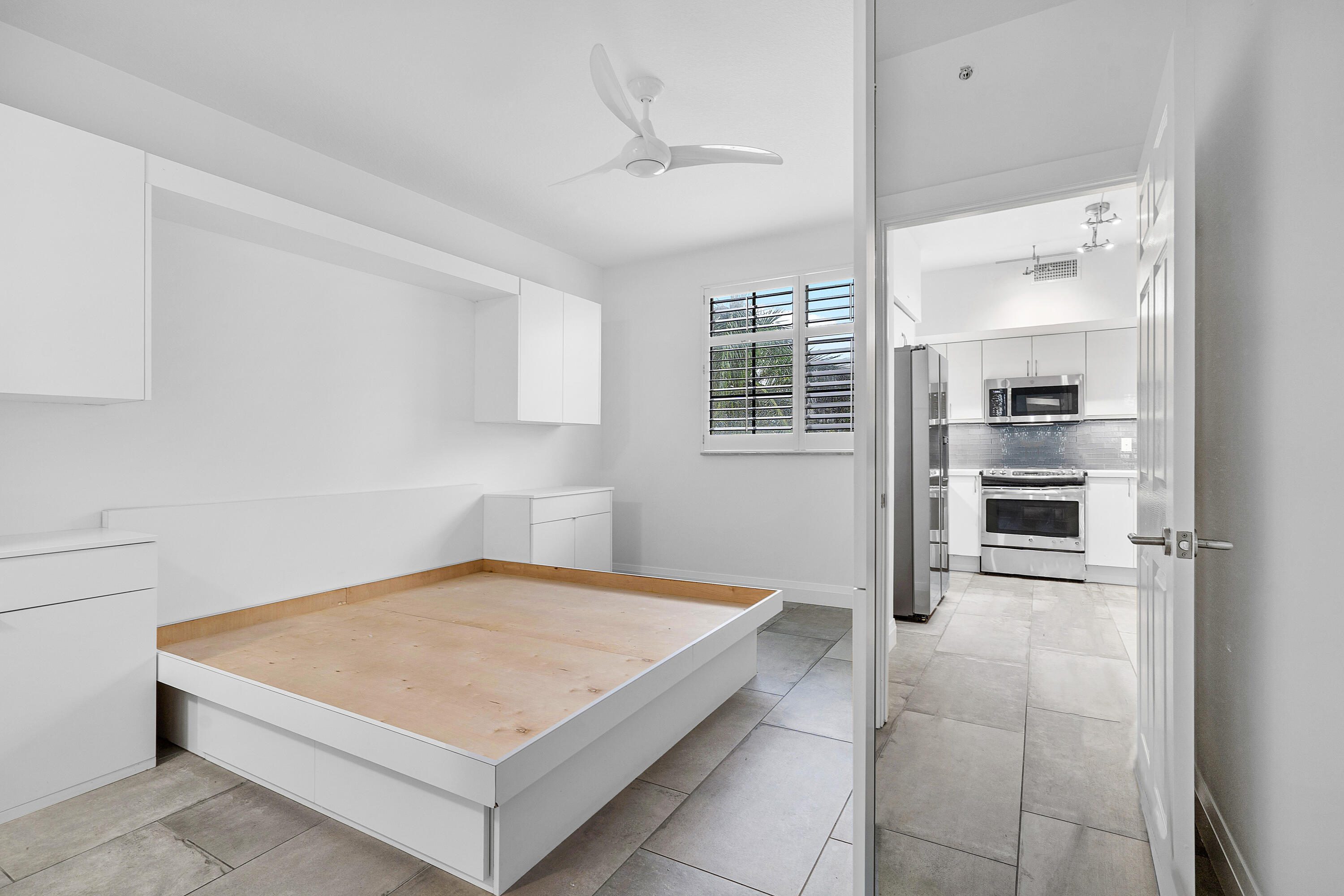 233 South Federal Highway, Unit 323 Boca Raton, FL 33432 - Photo 10 of 27 Primary Bedroom