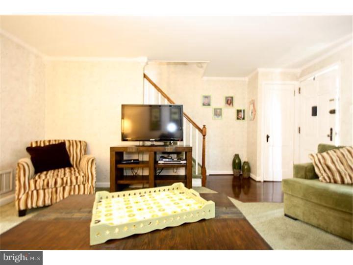 3348 Decatur Street Philadelphia, PA 19136 - Photo 3 of 25 Living Room