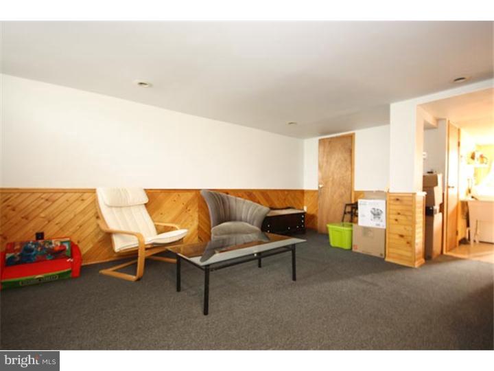 3348 Decatur Street Philadelphia, PA 19136 - Photo 22 of 25 Family Room