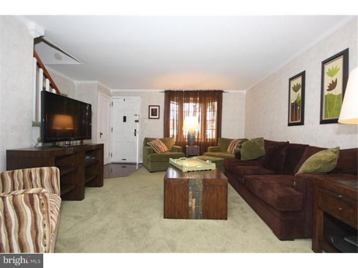 3348 Decatur Street Philadelphia, PA 19136 - Photo 4 of 25 Living Room