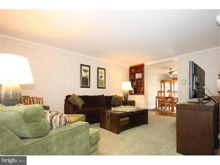3348 Decatur Street Philadelphia, PA 19136 - Photo 5 of 25 Living Room