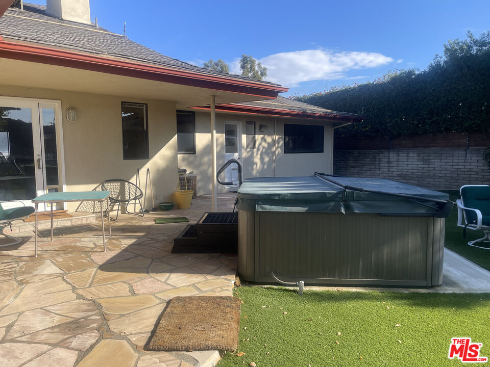 2027 Westridge Road Los Angeles, CA 90049 - Photo 26 of 44 Gallery Image 26
