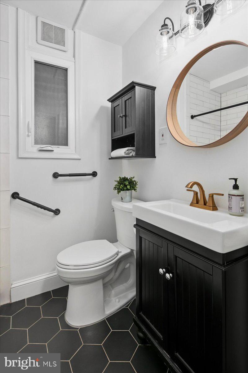 2032 Belmont Road Northwest, Unit 312 Washington, DC 20009 - Photo 34 of 40