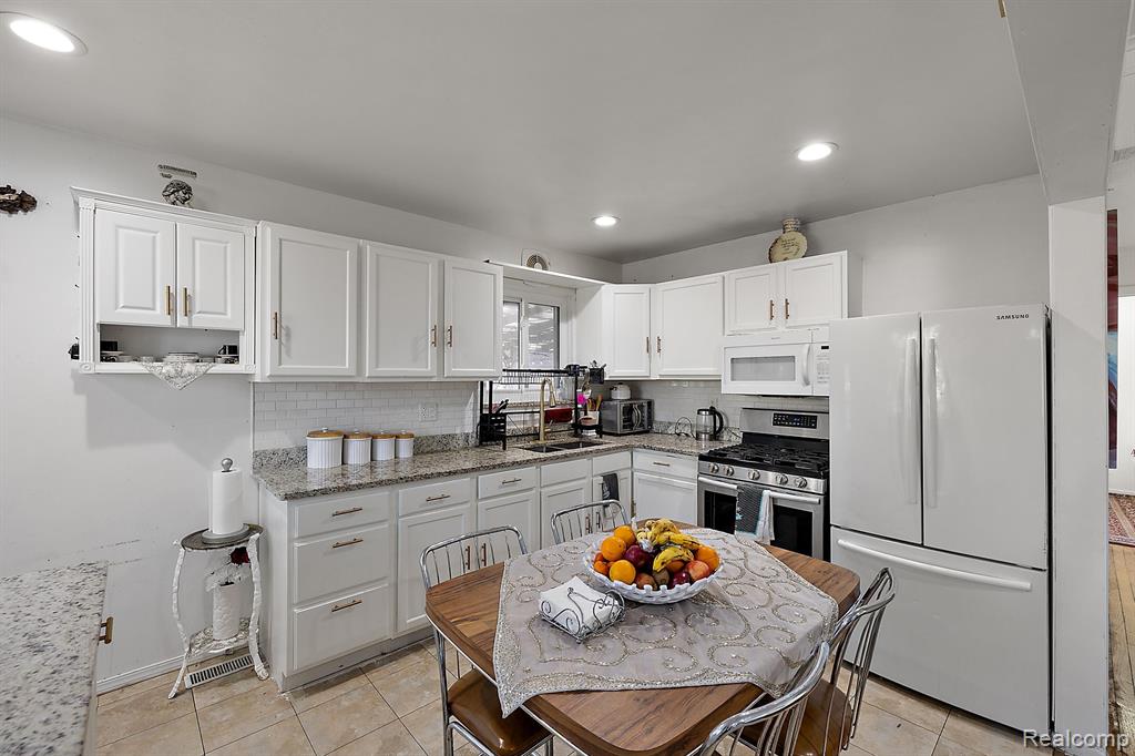 32209 Ruehle Avenue Warren, MI 48093 - Photo 13 of 33