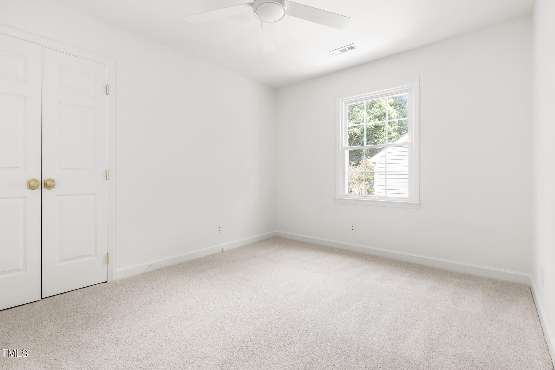 16 Cedar Hill Drive Durham, NC 27713 - Photo 32 of 35 an empty room with a window