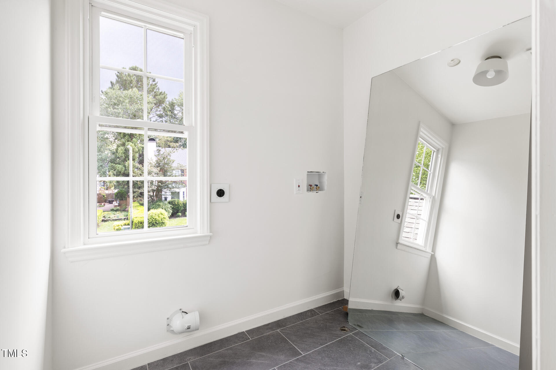 16 Cedar Hill Drive Durham, NC 27713 - Photo 34 of 35 an empty room with windows