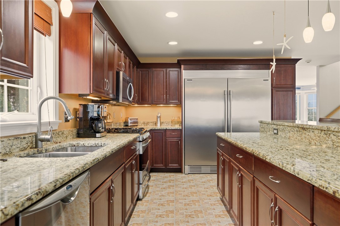42 Lewis Street Tiverton, RI 02878 - Photo 13 of 50 Well Appointed Kitchen