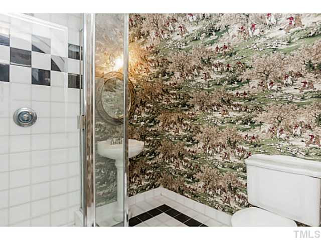 2630 Fairview Road Raleigh, NC 27608 - Photo 22 of 25 Bathroom