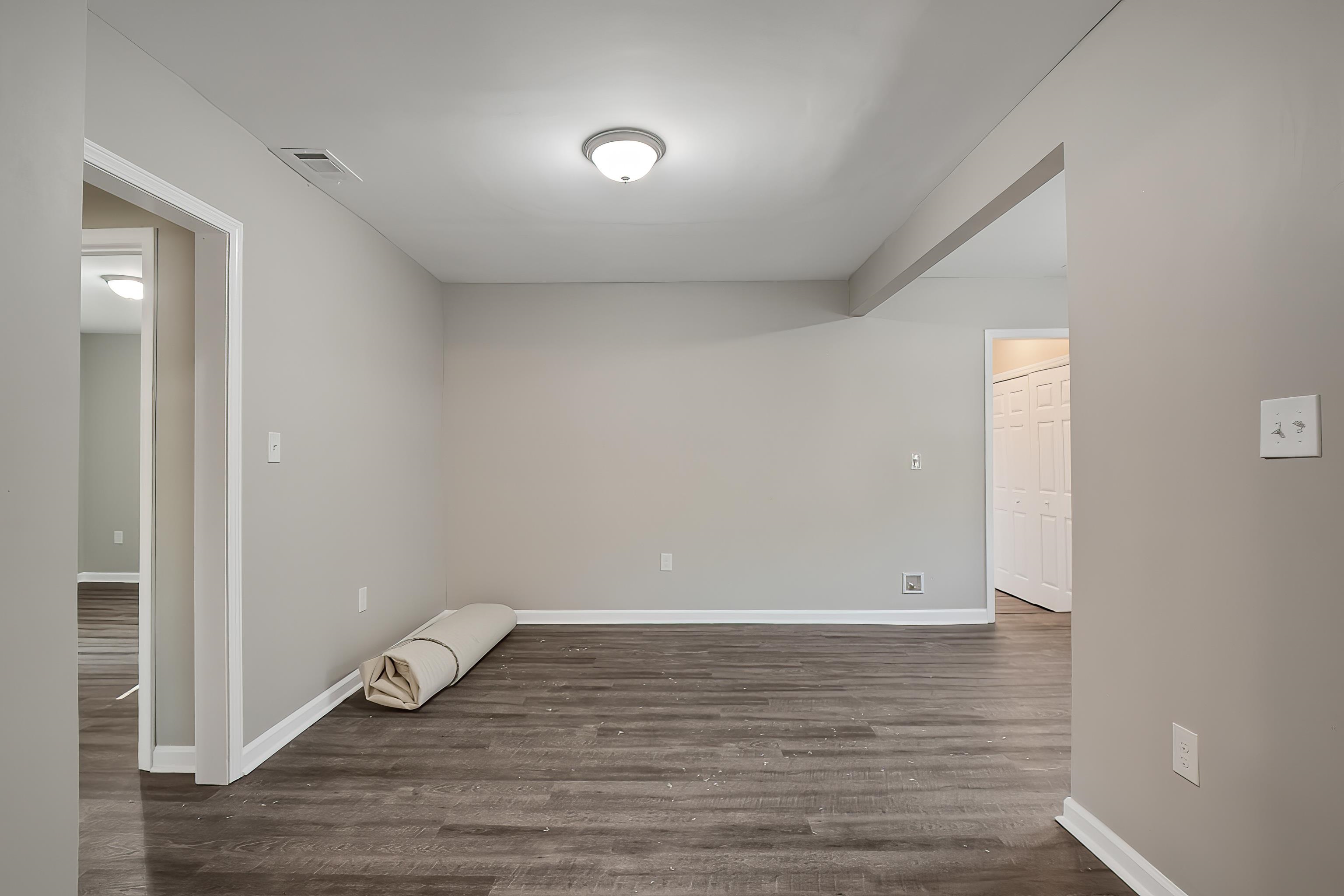 1019 Wingfield Road Memphis, TN 38122 - Photo 11 of 34 wooden floor in an empty room