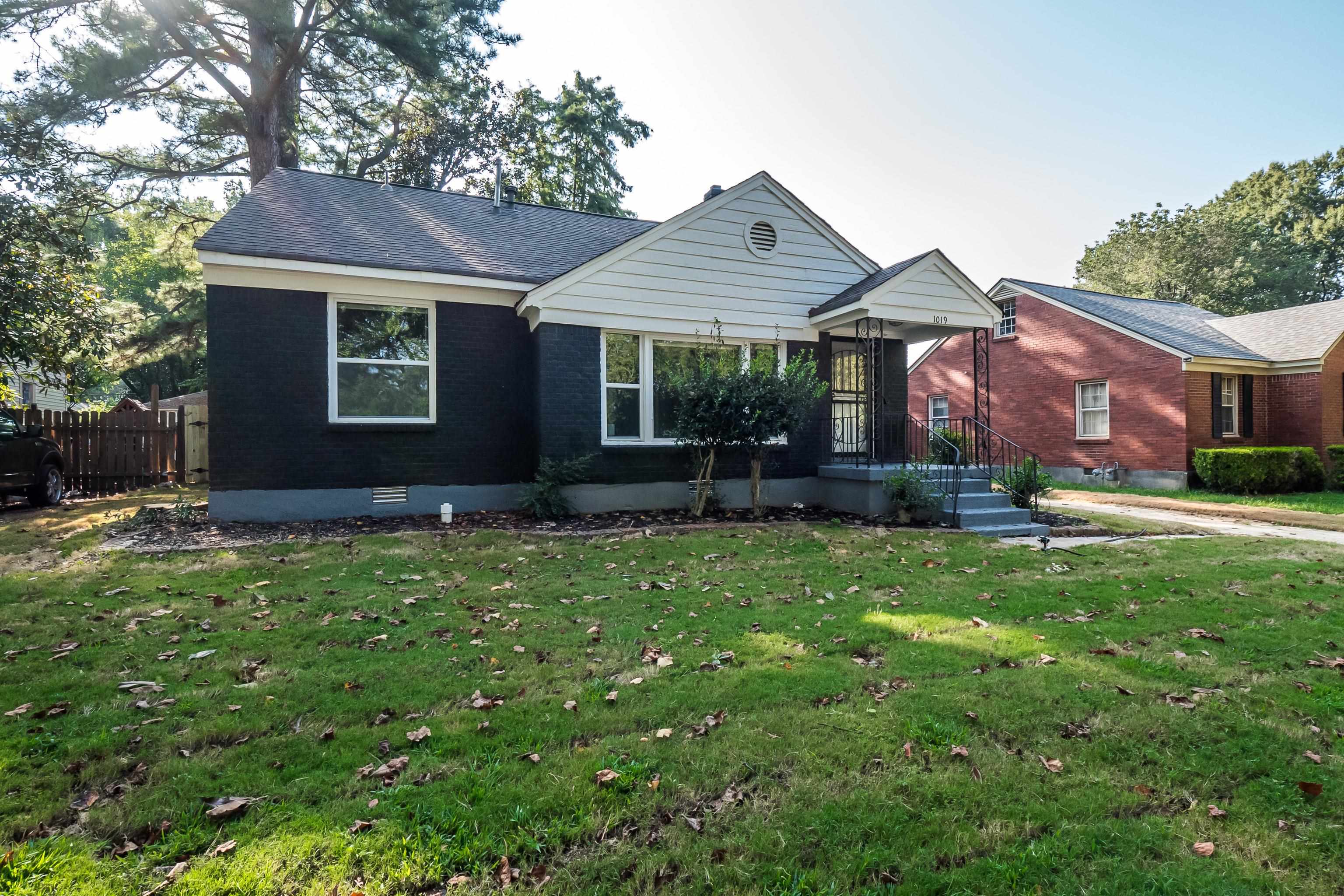1019 Wingfield Road Memphis, TN 38122 - Photo 5 of 34 a front view of a house with a yard and garage