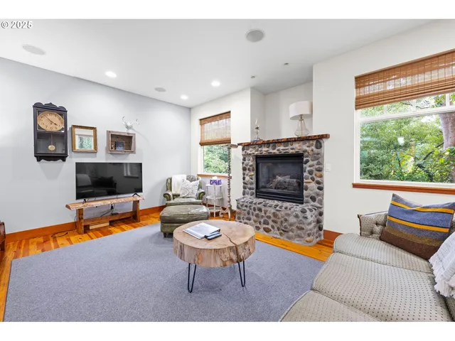 $639,400 | 676 Northwest 9th Street, Warrenton, OR 97146