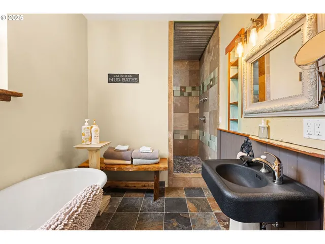 $639,400 | 676 Northwest 9th Street, Warrenton, OR 97146