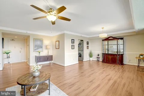$350,000 | 3713 South George Mason Drive, Unit 904W, Falls Church, VA 22041