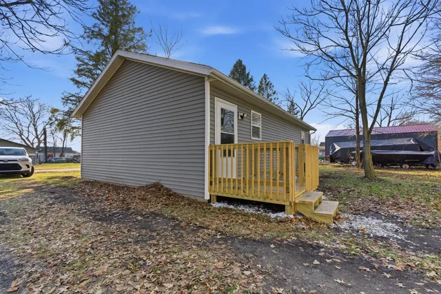 $229,900 | 1606 North Longshore Drive, Walkerton, IN 46574