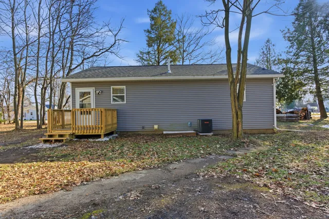 $229,900 | 1606 North Longshore Drive, Walkerton, IN 46574