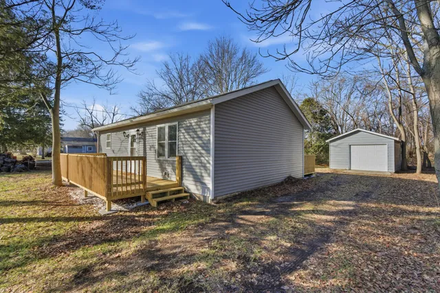 $229,900 | 1606 North Longshore Drive, Walkerton, IN 46574