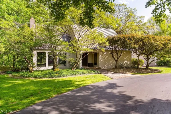 $879,000 | 2941 Howland Wilson Road Northeast, Warren, OH 44484