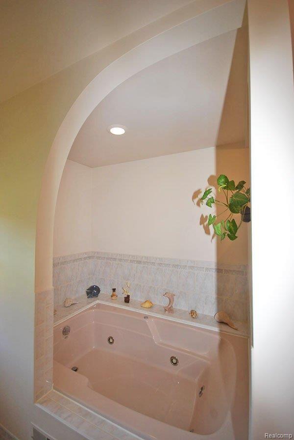 8833 Bishop Road Brighton, MI 48116 - Photo 20 of 25 Master Bath3