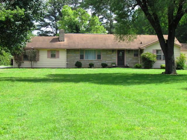 6819 McCutcheon Road Chattanooga, TN 37421 - Photo 4 of 31 IMG_2655