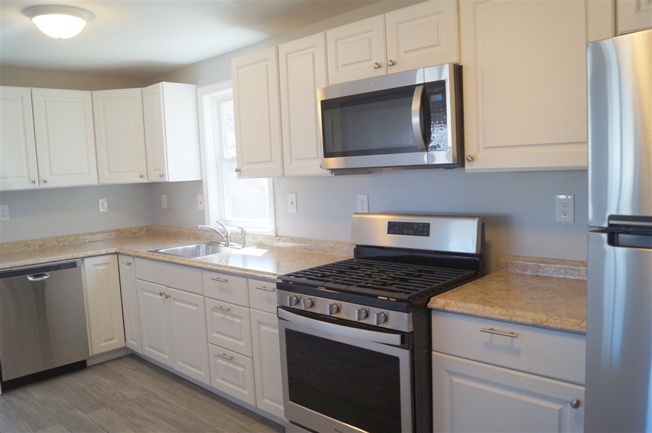 303 Weston Road Manchester, NH 03103 - Photo 3 of 24