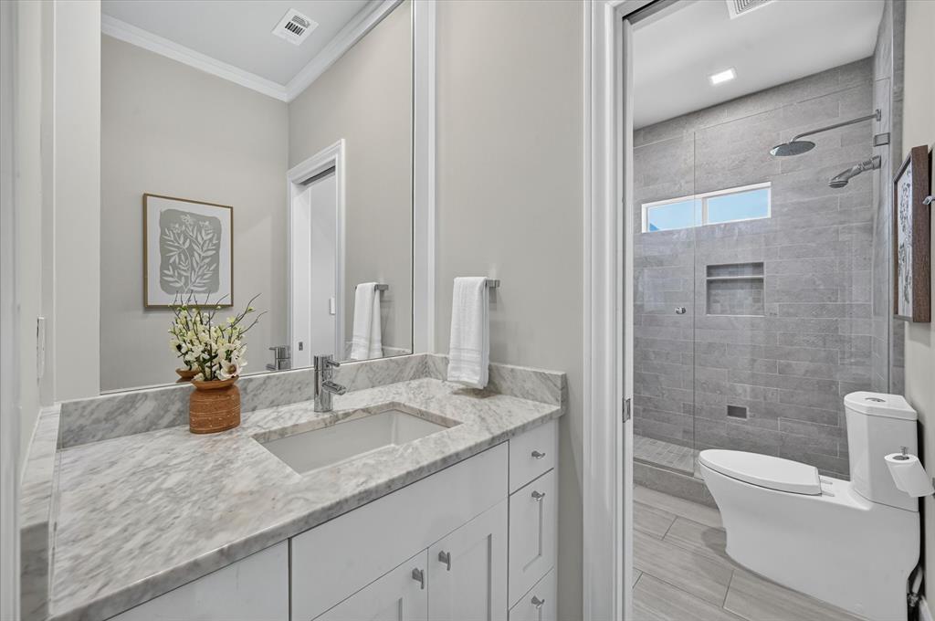 6416 Riverside Drive Plano, TX 75024 - Photo 24 of 35 Bathroom