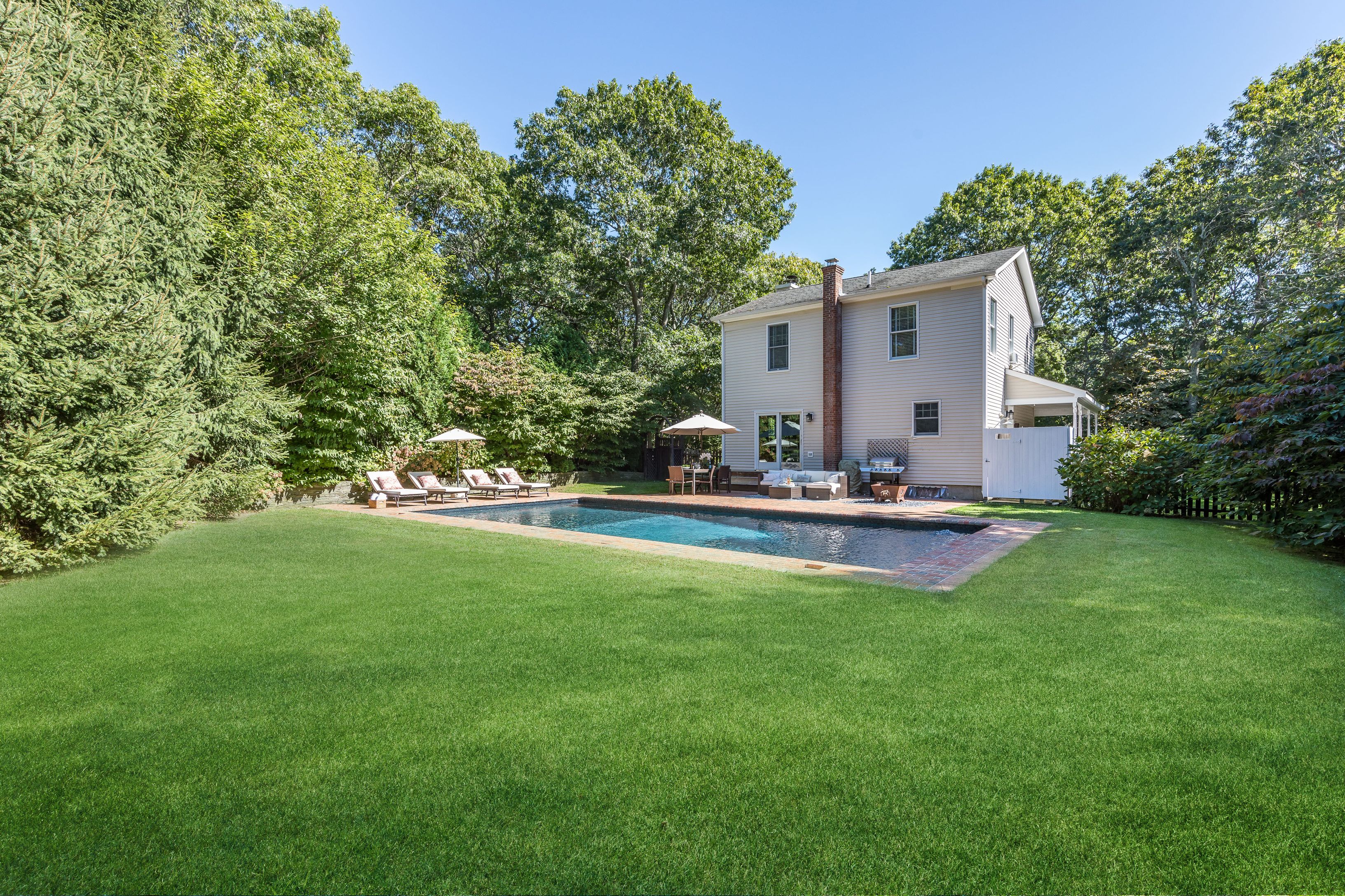 22 Central Avenue East Hampton, NY 11937 - Photo 2 of 31