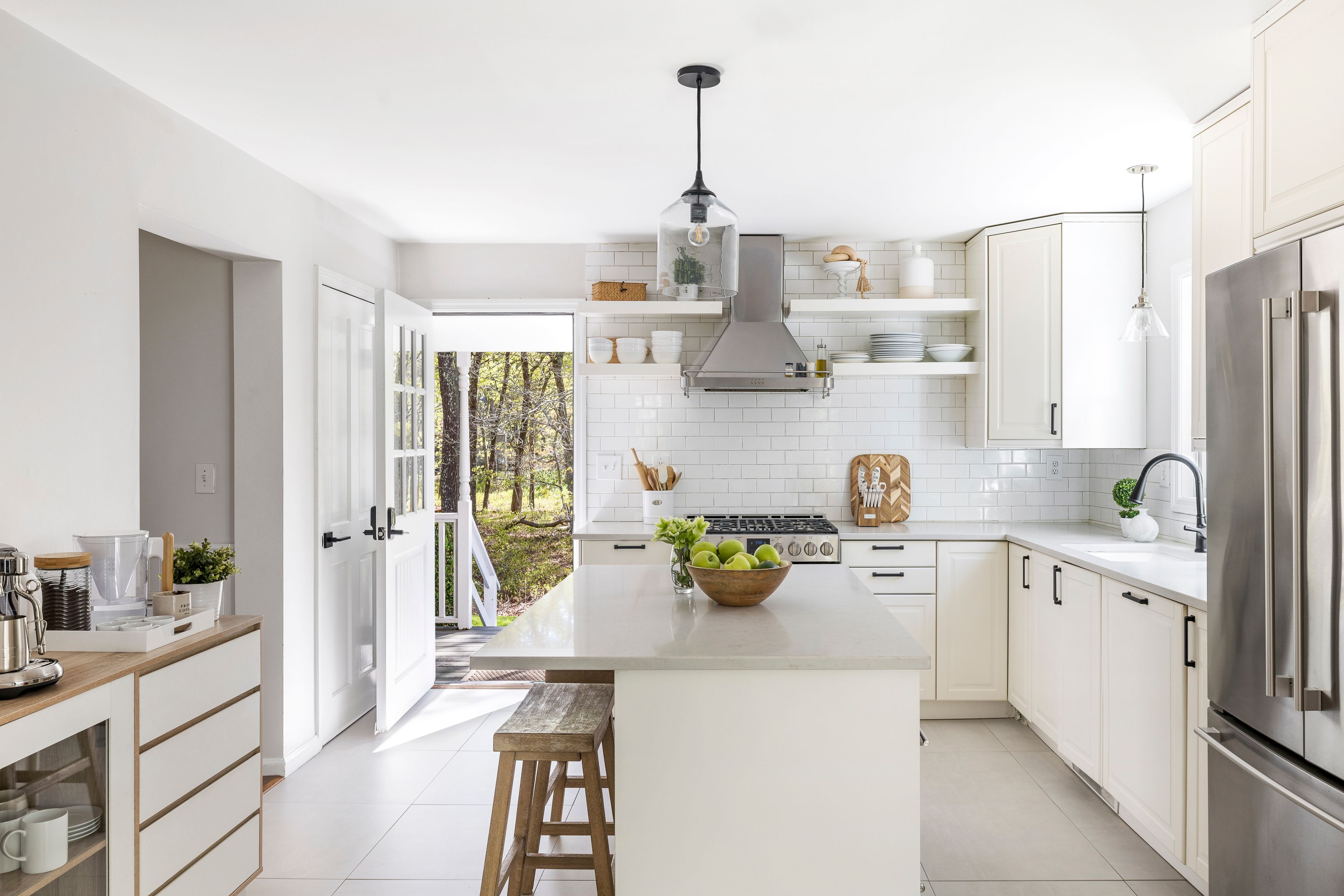 22 Central Avenue East Hampton, NY 11937 - Photo 4 of 31