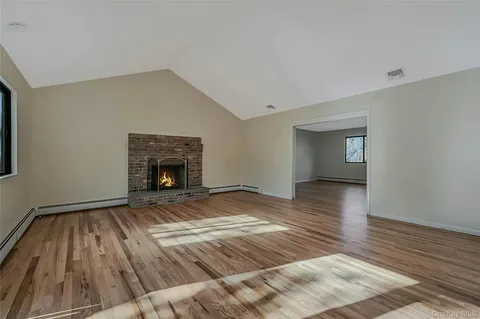 $799,000 | 22 Highridge Drive, Huntington, NY 11743