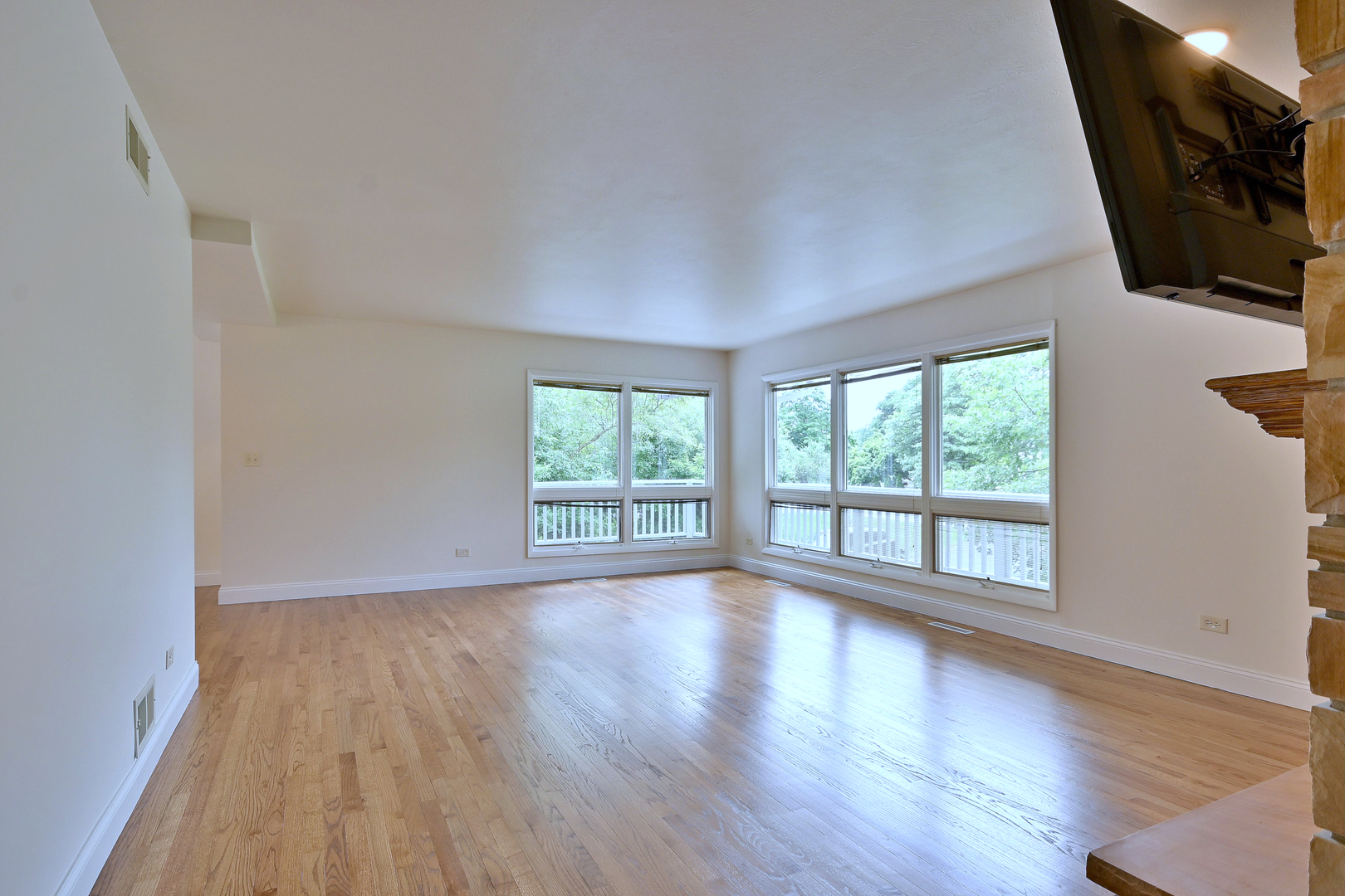 105 Haman Road Inverness, IL 60067 - Photo 7 of 41 Gallery Image 7